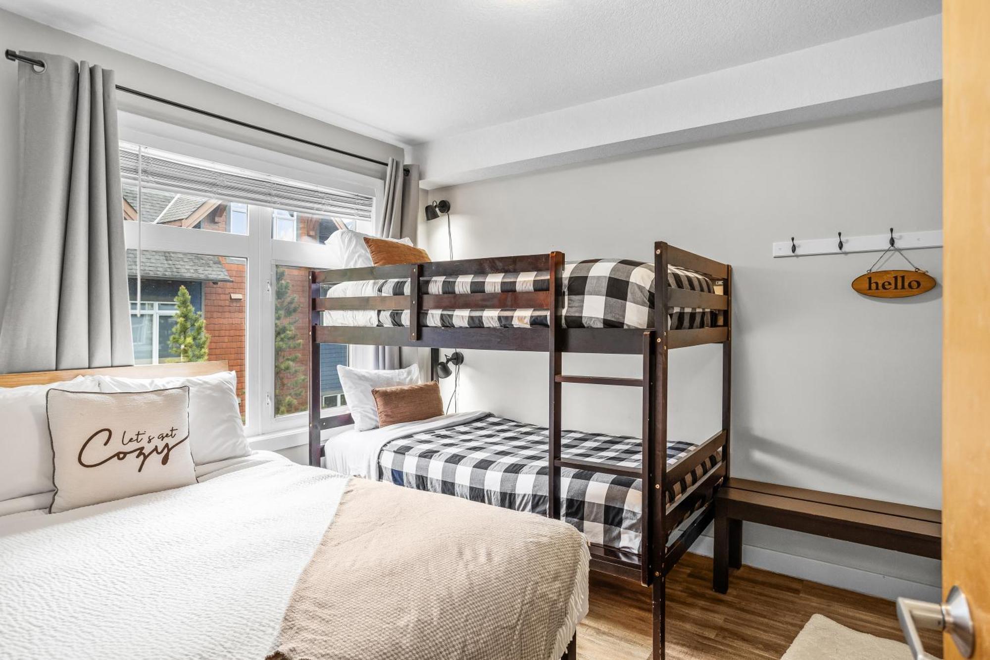 Charming 1 Bdrm Plus Loft With Views Managed By Little Sister Getaways Canmore Exterior foto