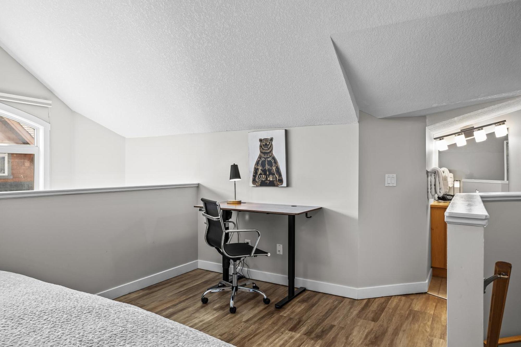 Charming 1 Bdrm Plus Loft With Views Managed By Little Sister Getaways Canmore Exterior foto